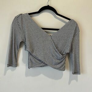 Active USA cross cross peak a boo front cropped top size M